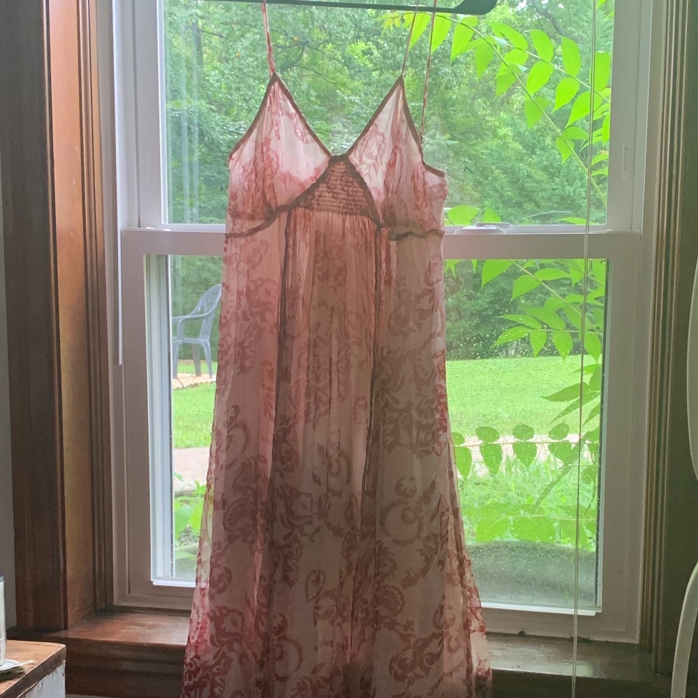 Summery dress: chic and light